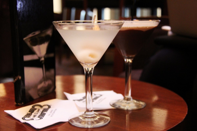 brasserie-ENTRAUNES-min_martini_bar_lychee_chocolate_alcohol_liquor_happy_hour_happy-910161